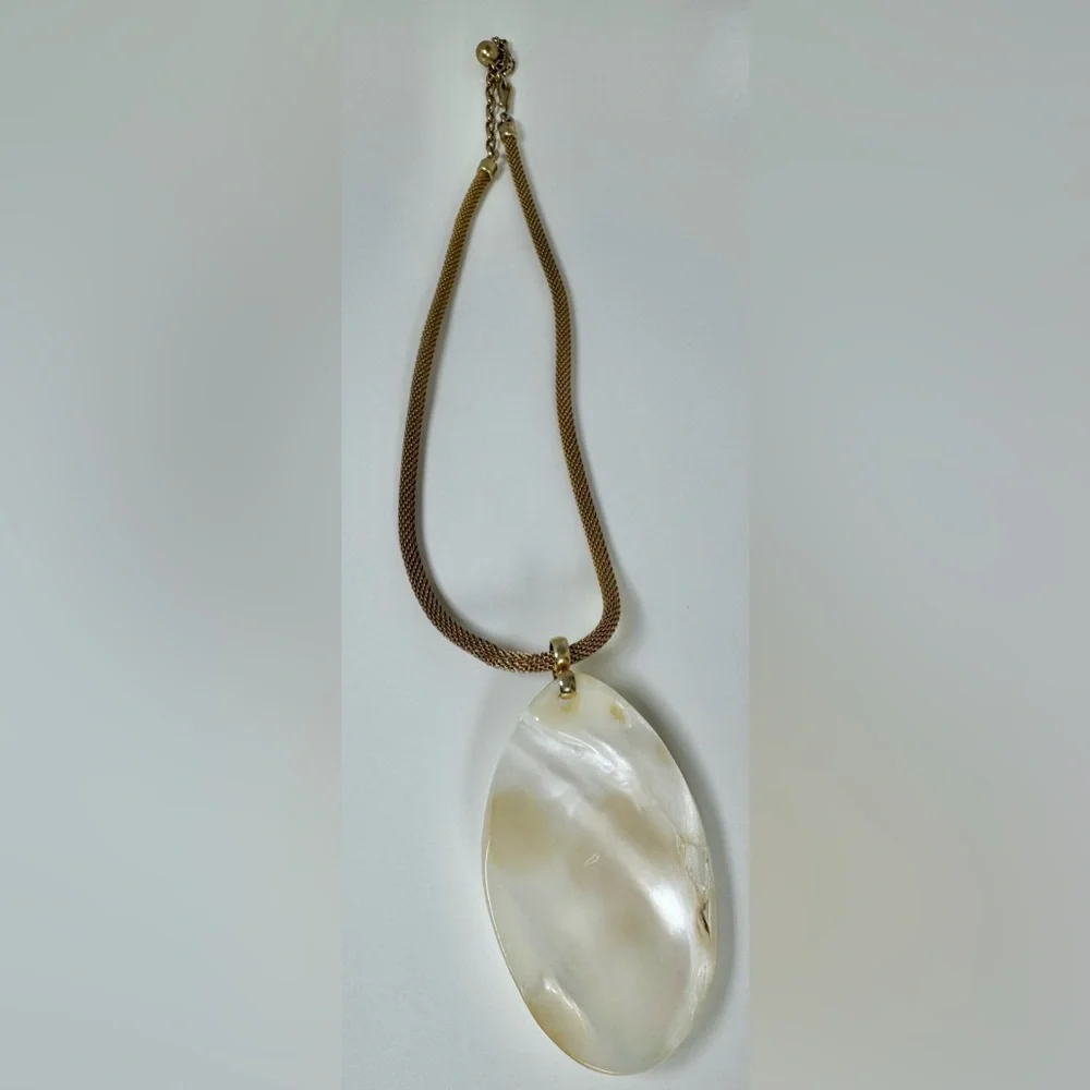 Vintage Mother of Pearl Pendant on Mesh Gold Plated Adjustable Necklace #1046